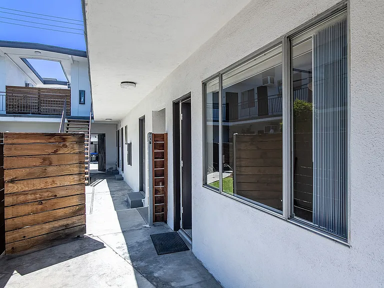 1035 Melrose Ave — Photo 18
