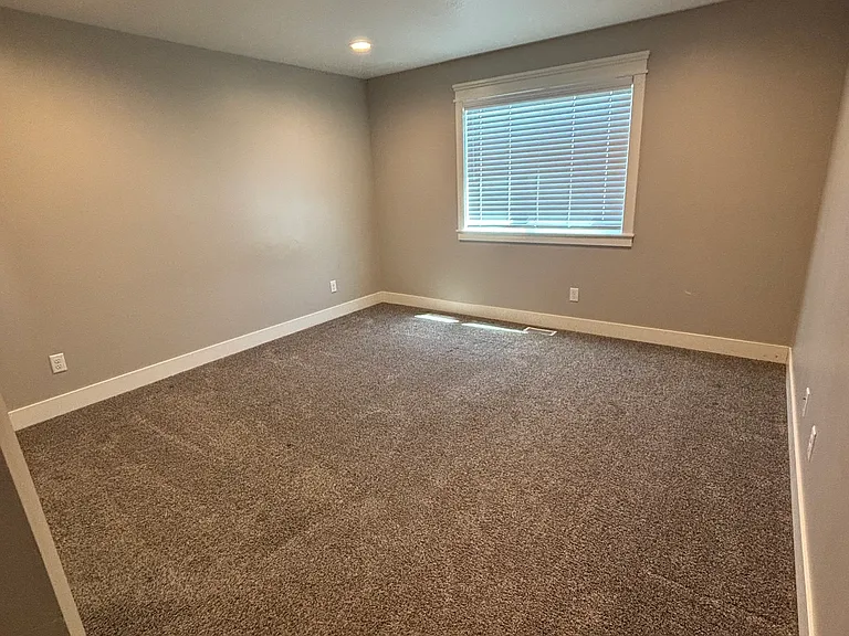 324 N 3823 E — Photo 6