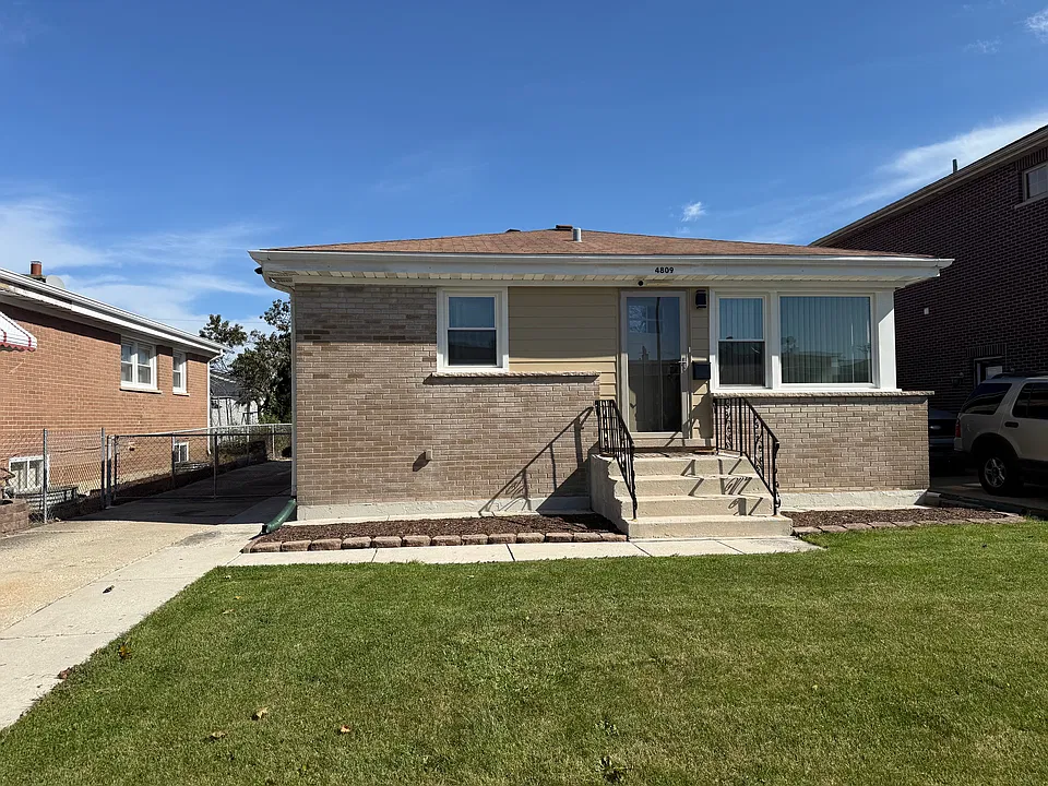 4809 N Opal Ave