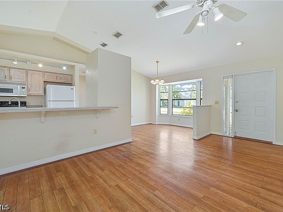 3rd image of 7248 Coolidge Rd