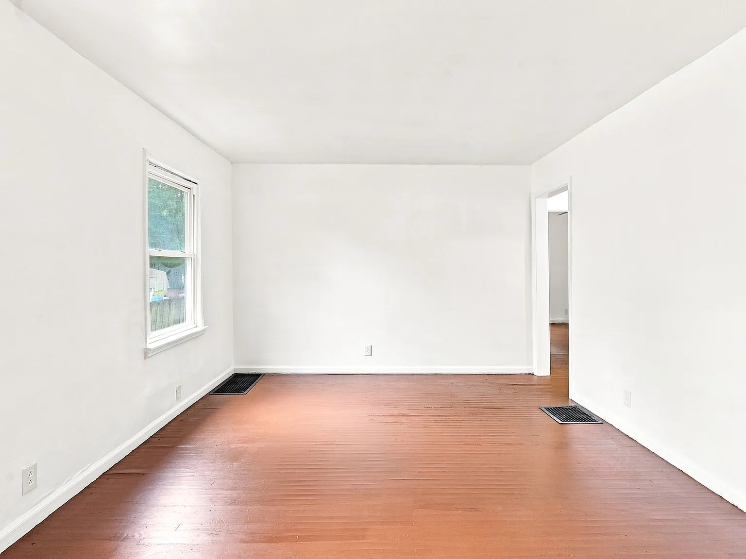2 bed, 1648 sqft, $1,050 — Photo 3