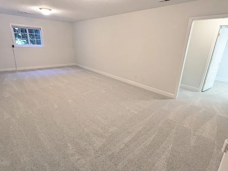 210 Winding Way Ln — Photo 32