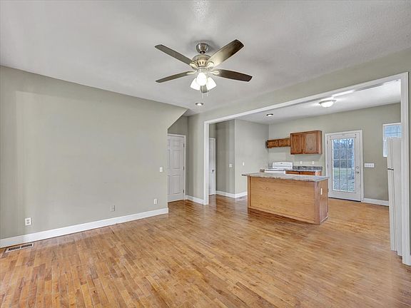 5th image of 1005 College St W