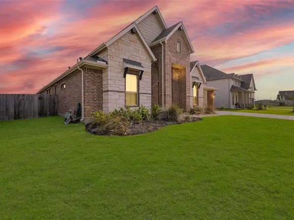 15015 Lake Shore Ave, Mont Belvieu, TX 77523