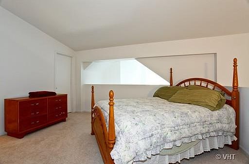 4th image of 1111 W Burlington Ave #412