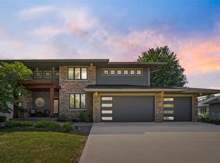 9524 Wickham Dr, Johnston, IA 50131
