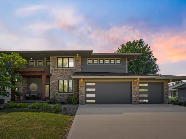 9524 Wickham Dr, Johnston, IA 50131