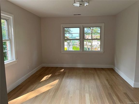 4th image of 56 Park Cir #56