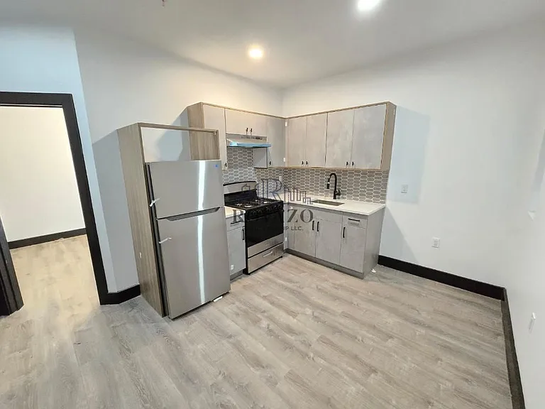 11 Thomas St #2B — Photo 1