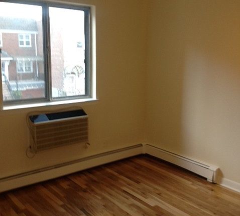 3rd image of 3319 28th St #2