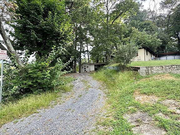 3rd image of 204 N Bogle St