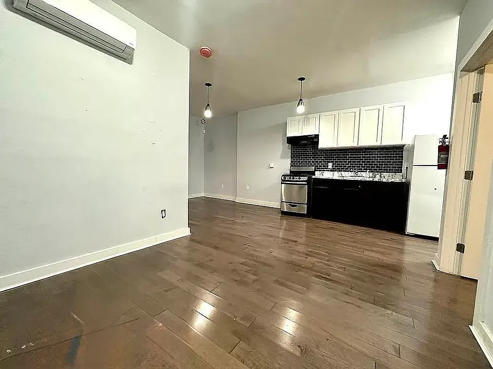689 Pennsylvania Ave #3
