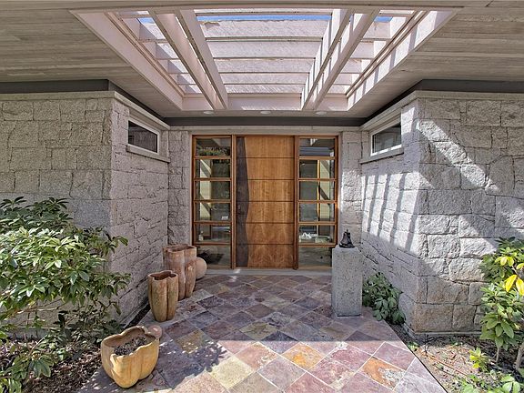 2nd image of 2875 Southey Point Rd