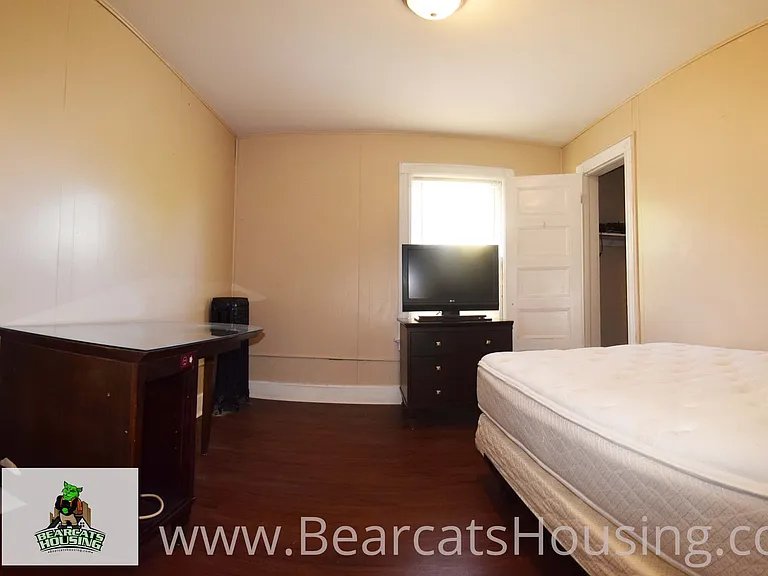 73 Leroy St — Photo 10