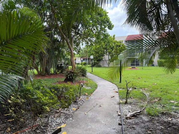 3511 INVERRARY Drive #208, Lauderhill, FL 33319