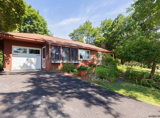 150 Crow Ridge Rd, Voorheesville, NY 12186