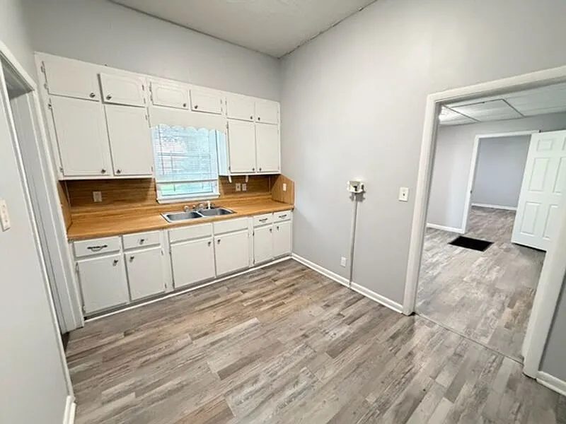 2 bed, 1.0 bath, 1048 sqft, $999 — Photo 3