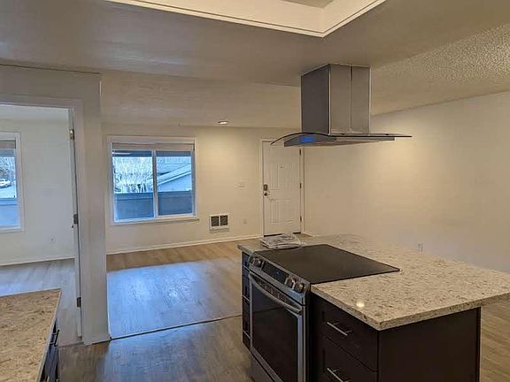 2nd image of 15620 NE Woodinville Duvall Pl #1