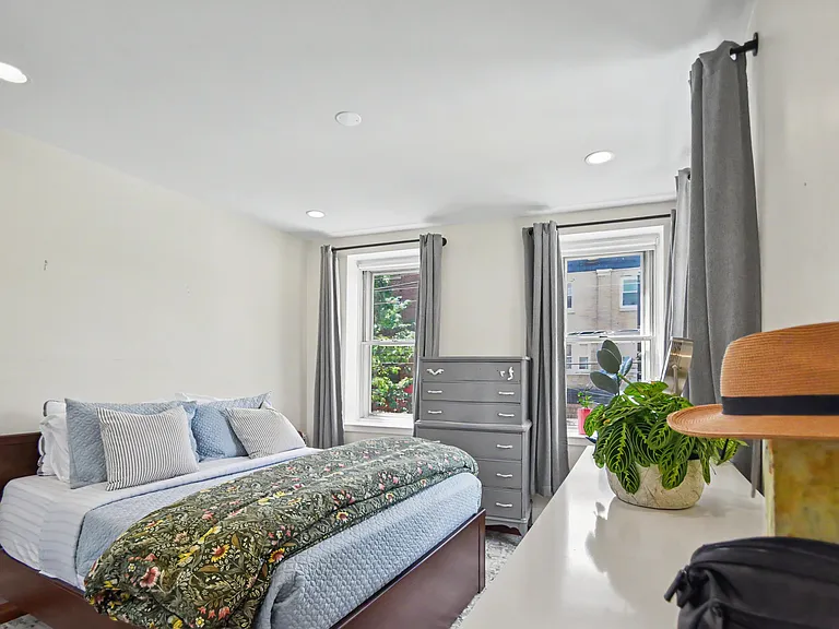 637 N 2nd St #2 — Photo 5
