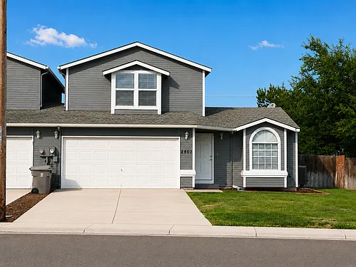 2807 & 2809 Laurel Way Photo 1