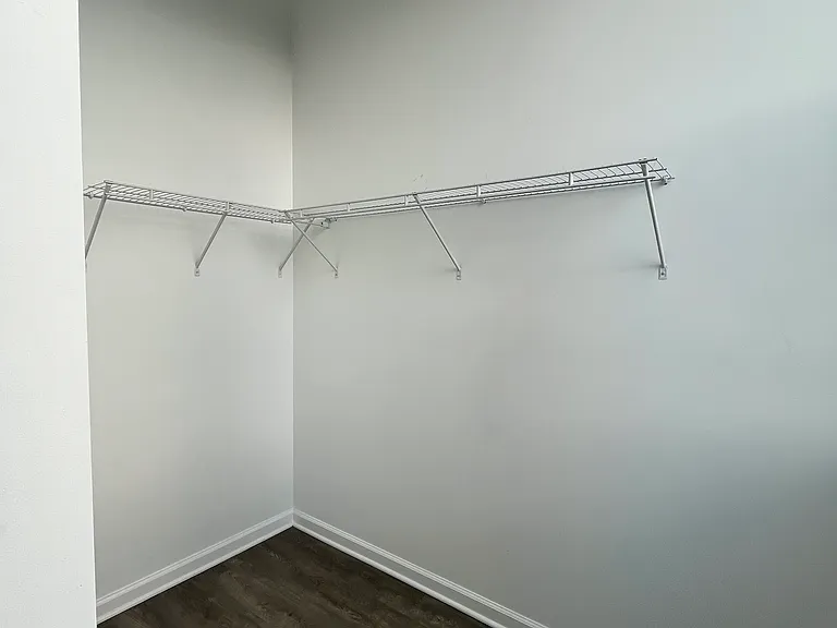 932 W Dakin St #305 — Photo 8