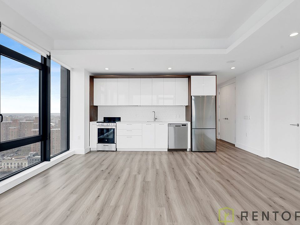 1st image of 224 E 135th St #2202