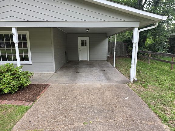 Carport.