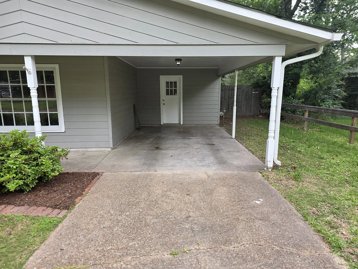 Carport. - 715 Sassafras Dr