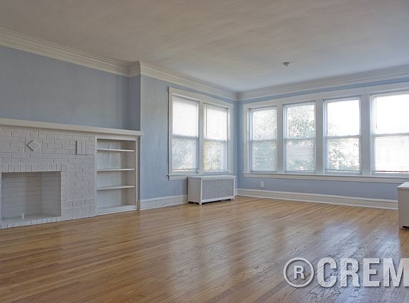 3rd image of 4855 N Washtenaw Ave