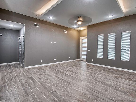 3rd image of 12493 Knightsbridge Dr