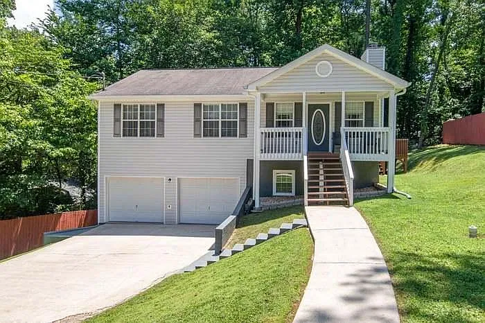 1465 Eaglecreek Trl — Photo 1