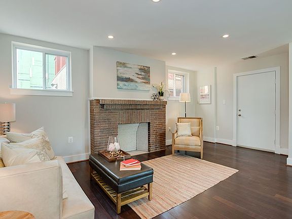 Entry / Living Room