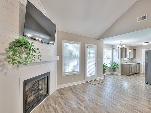 3rd image of 525 Burgess Ct