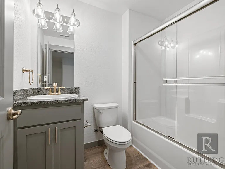 347 Lozier Ln — Photo 14