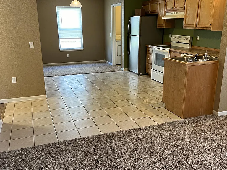 707 Elliott Ln — Photo 8