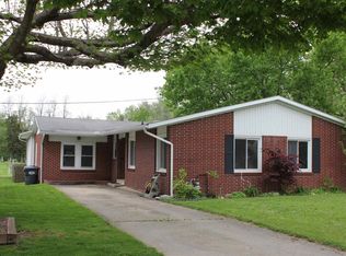 8916 W Hillcrest Dr, Yorktown, IN 47396