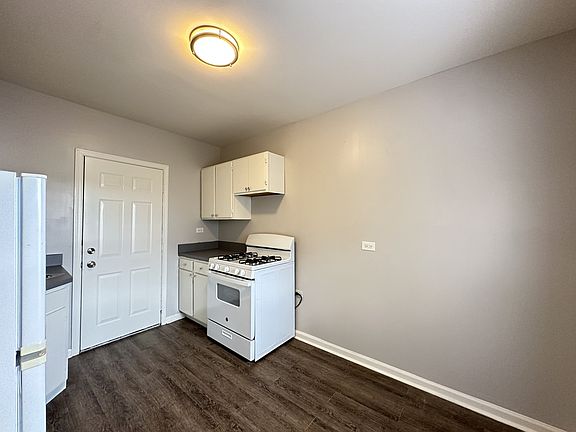 3rd image of 5740 N Winthrop Ave #903