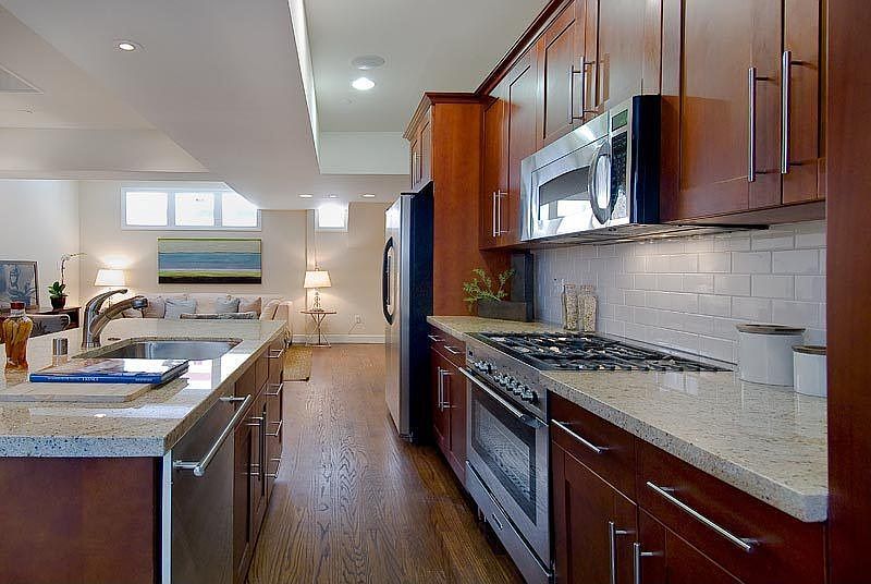 1st image of 32 Varennes St