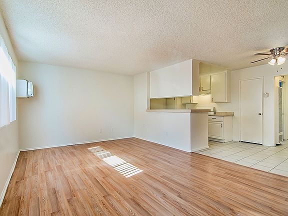 2nd image of 14831 Delano St #3