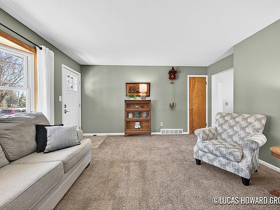 5th image of 3825 Jupiter Ave NE