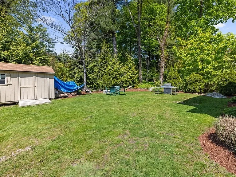 1 Wildrose Ave — Photo 40