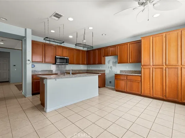 3863 Quartzite Ln, San Bernardino, CA 92407