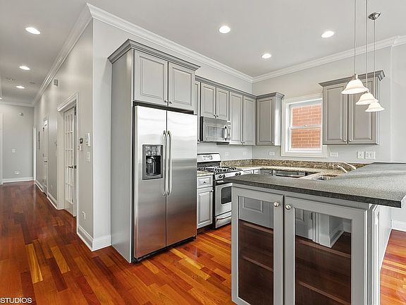 2nd image of 2719 N Paulina St APT 3S