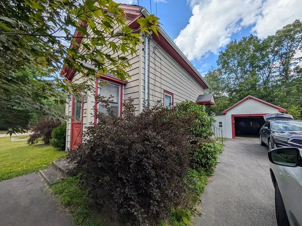 66 Brookfield Rd, Charlton, MA 01507