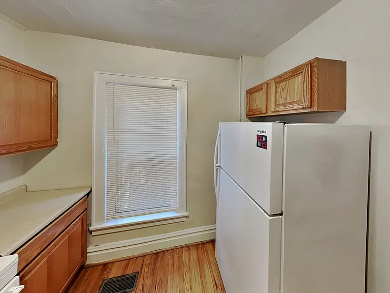 1712 Summit St #D — Photo 15