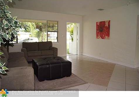 3rd image of 661 E Melrose Cir