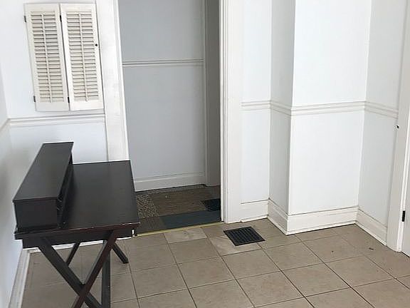2nd image of 614 W Lovell St #2