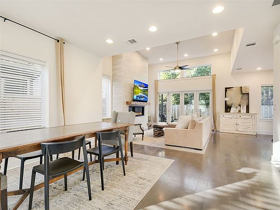 3rd image of 808 Cumberland Dr. #A