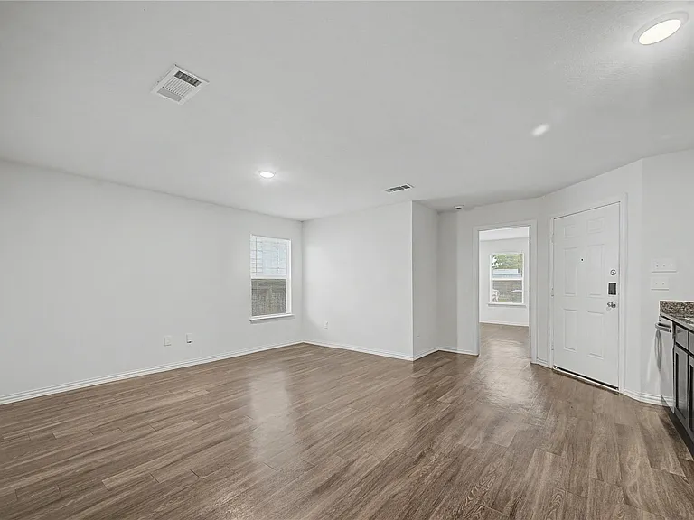 5409 Nielan St #B — Photo 10