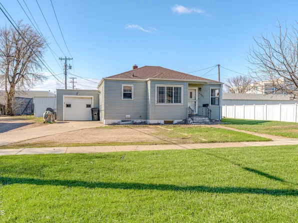 1407 E Thayer Ave, Bismarck, ND 58501